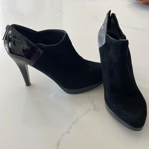 Black suede and patent leather 4 inch heels